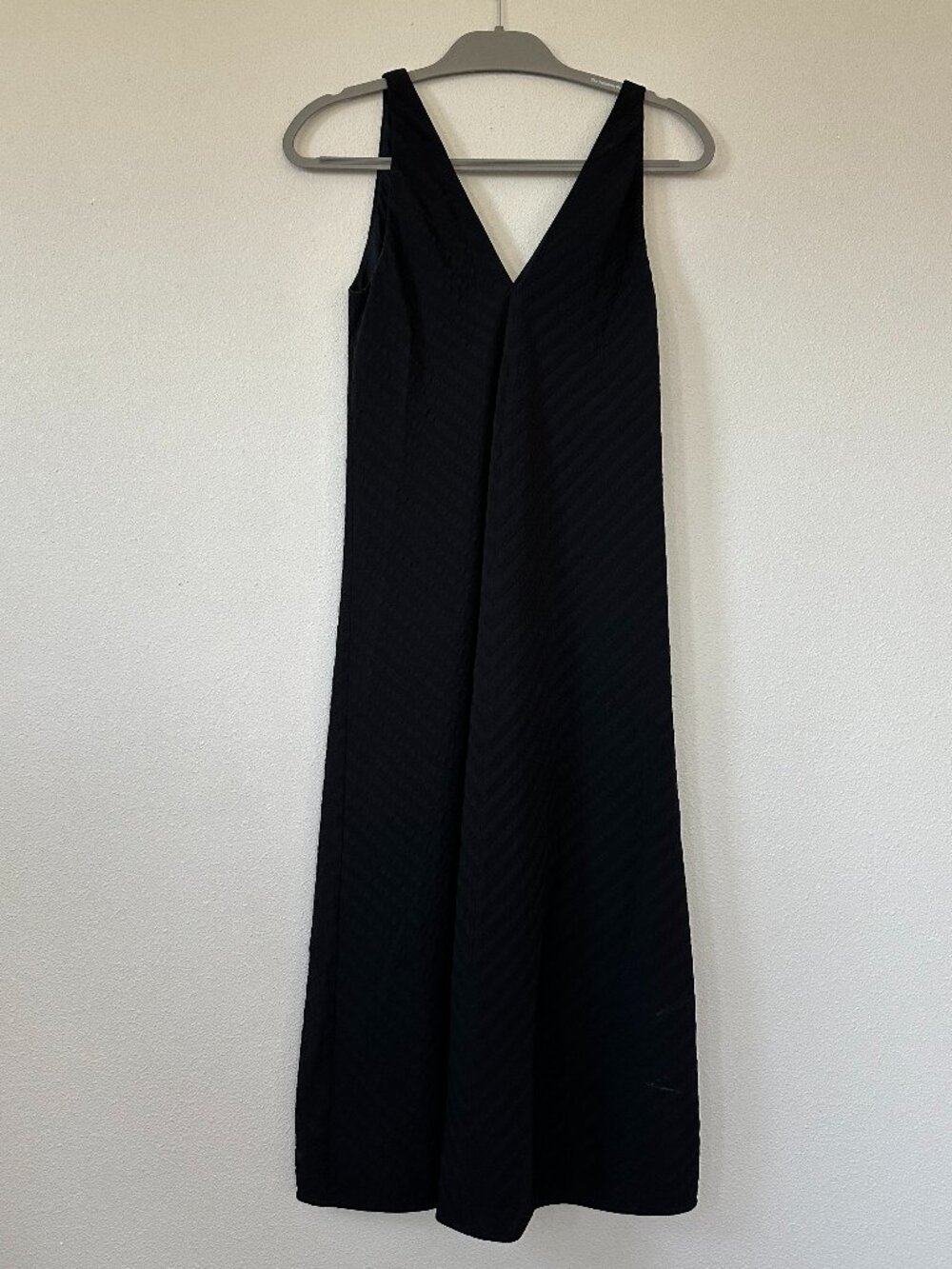 Everlane V-neck black textured A-line sundress Sz 2